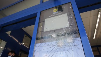 Επίθεση του “Ρουβίκωνα” σε σούπερ μάρκετ στο Ιλιον