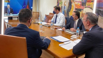 “Παραγωγική” ανταλλαγή απόψεων Σταϊκούρα – Λίντνερ για την “εντυπωσιακή οικονομική ανάκαμψη” της Ελλάδας