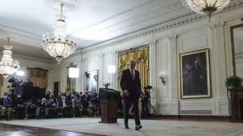 Eυρώπη και ΗΠΑ γονατίζουν τη Ρωσία