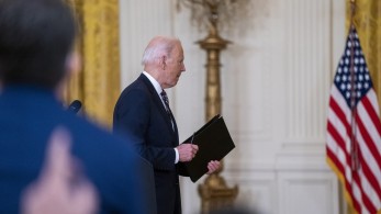 Ουκρανία: Στην «αίθουσα έκτακτων καταστάσεων» ο Μπάιντεν – Σφυροκοπείται το Κίεβο