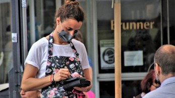 Έρχεται αποκλιμάκωση των μέτρων κατά του Κορωνοϊού -Πώς οι εμβολιασμένοι θα πάρουν πίσω την ελευθερία τους