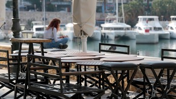 Επί τάπητος τα μέτρα χαλάρωσης σε διασκέδαση και γήπεδα-Συνεδριάζει η επιτροπή