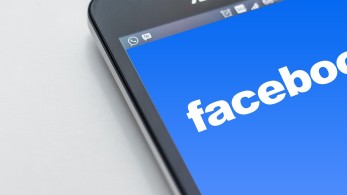 Γιατί η Meta απειλεί να κλείσει το Facebook και το Instagram στην Ευρώπη
