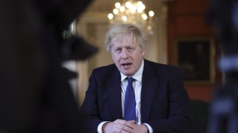 Ο Τζόνσον χαρακτηρίζει τον Πούτιν “δικτάτορα” και υπόσχεται “μαζικές” κυρώσεις