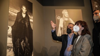 Στην έκθεση για την Μελίνα Μερκούρη η Κατερίνα Σακελλαροπούλου