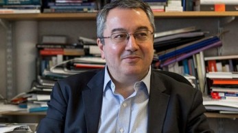 “Καμπανάκι” Μόσιαλου: Δεν ξέρουμε τις επιπτώσεις της Omicron στους ανεμβολίαστους