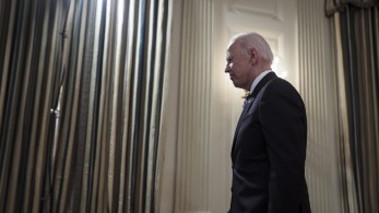 Σύσταση Μπάιντεν στους Αμερικανούς να εγκαταλείψουν την Ουκρανία