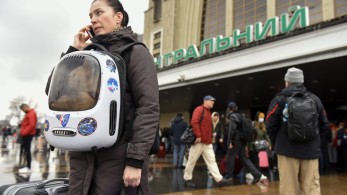 Ουκρανοί σπεύδουν στην Πολωνία αφήνοντας πίσω τα υπάρχοντά τους