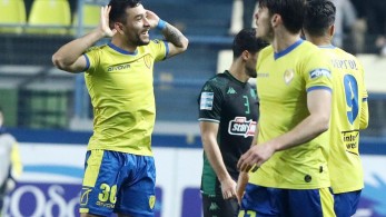 Super League 1: Μεντόσα, Ανέστης «μάδησαν» το τριφύλλι