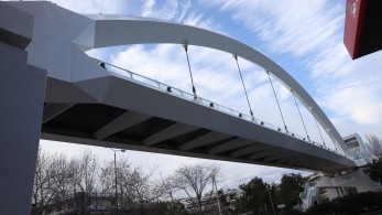 Παραδόθηκε η νέα σύγχρονη πεζογέφυρα επί της Λ. Μεσογείων