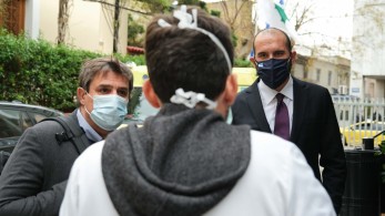 Ντου ΣΥΡΙΖΑίων στον Ερυθρό Σταυρό – Απείλησαν την διοικήτρια