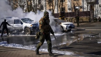 Εισβολή στην Ουκρανία: Δύο δανοί δημοσιογράφοι τραυματίσθηκαν από πυρά