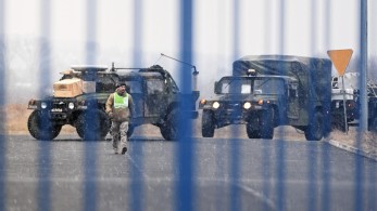 To μυστικό αεροδρόμιο που εξοπλίζει τους Ουκρανούς
