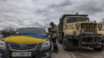 Ουκρανία: Τρόμος από ρωσική οβίδα που πέφτει δίπλα σε δημοσιογράφους