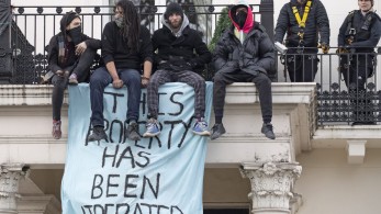 «Εξέγερση» στο Λονδίνο κατά των Ρώσων ολιγαρχών: Παρέμβαση της αστυνομίας