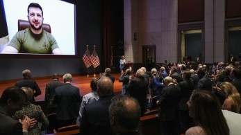 Ζελένσκι στο αμερικανικό Κογκρέσο: Θυμηθείτε το Περλ Χάρμπορ και την 11η Σεπτεμβρίου