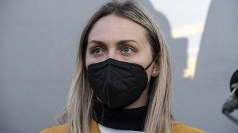 «Ακόμα και μια καλημέρα είναι σήμα ότι ζουν»: Η Αλόνα Τατάροβα περιγράφει τον εφιάλτη του πολέμου