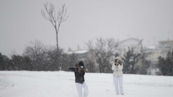 Υποχώρηση της κακοκαιρίας αύριο, θα παραμείνει χαμηλή η θερμοκρασία