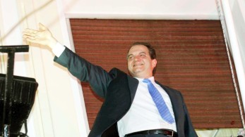 7 Μαρτίου 2004: Η μεγάλη νίκη της ΝΔ και του Κώστα Καραμανλή (video)