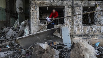 Εισβολή στην Ουκρανία: Ισχυρές εκρήξεις στο Κίεβο-Αγωνία για τους αμάχους