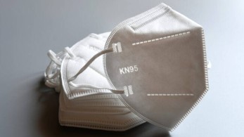 Τέλος η υποχρεωτική χρήση μάσκας σε εξωτερικούς χώρους