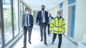 Στον Πειραιά αντιπροσωπεία της ΝΔ – Μαρινάκης: Η πόλη κάνει άλματα προς το μέλλον