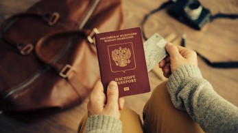 Τέλος η “χρυσή βίζα” για τους Ρώσους στην Ελλάδα