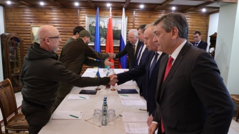 Εισβολή στην Ουκρανία: Σε εξέλιξη οι νέες συνομιλίες ενώ οι Ρώσοι εντείνουν τις επιθέσεις