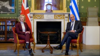 Eπική γκάφα της βρετανίδας ΥΠΕΞ: Μπέρδεψε τον Δένδια με τον… Βέρτη!