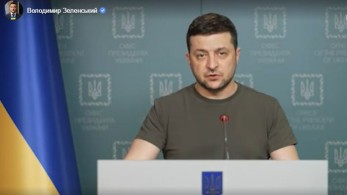 Ζελένσκι: Εξασφαλίσαμε ανθρωπιστικούς διαδρόμους – Όσοι μπορούν να συνεχίσουν να πολεμούν, να μείνουν