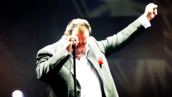 Βασίλης Καρράς: Στο νοσοκομείο ο τραγουδιστής