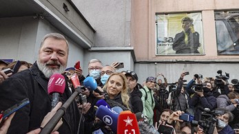 O Νομπελίστας Μουράτοφ αναστέλλει την κυκλοφορία της Novaya Gazeta