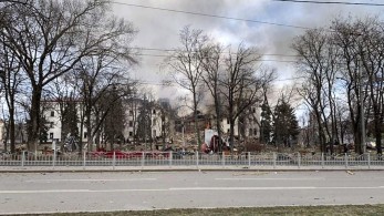 O Θεός εγκατέλειψε τη Μαριούπολη: Ιστορίες απόγνωσης από την ουκρανική πόλη