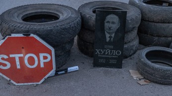 Εισβολή στην Ουκρανία: Η Ρωσία επιχειρεί να χωρίσει στα δύο τη χώρα