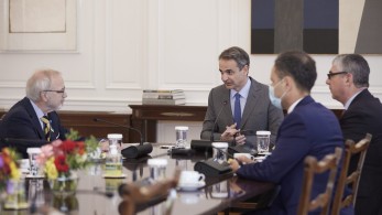 Μητσοτάκης σε Χόγιερ: Η Ε. Ε  πρέπει να στηρίξει νοικοκυριά και επιχειρήσεις