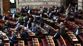 Φιάσκο ΣΥΡΙΖΑ στη Βουλή: Αλλιώς μίλησαν, αλλιώς ψήφισαν