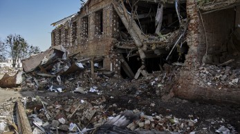 Μαριούπολη- “Ξεθάβουν πτώματα οι Ρώσοι, για να κρύψουν εγκλήματα” λένε οι Ουκρανοί