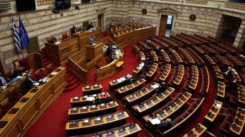 Βουλή: Κατατέθηκε το νομοσχέδιο για τα όπλα συναγερμού και σηματοδοσίας