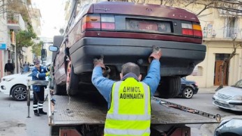 Δήμος Αθηναίων: «Σκούπα» σε 4.248 εγκαταλελειμμένα οχήματα και μοτο
