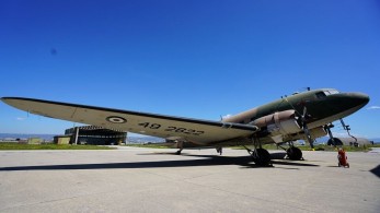 Η θρυλική Dakota ζεσταίνει τις μηχανές της για να ξαναπετάξει