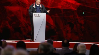 Ρουκέτες Φίλη κατά Τσίπρα: «Αντιγράφεις συστημικά κόμματα»