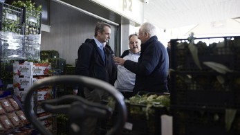 Στη Λαχαναγορά του Ρέντη ο πρωθυπουργός: Η κυβέρνηση λαμβάνει μέτρα στήριξης του αγροτικού κόσμου