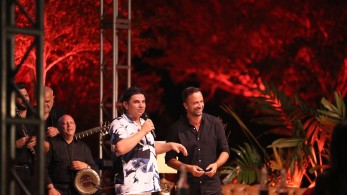 SURVIVOR-Μπλέ και κόκκινοι γίνονται μια παρέα στο πάρτι της ένωσης