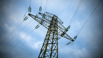 ΔΕΗ: Καμία επιβάρυνση για όσους “κλείδωσαν” τα σταθερά τιμολόγια