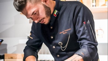 Ο πρώτος σεφ παγκοσμίως που μετέτρεψε τα πιάτα του σε κρυπτονομίσματα είναι από τα Καλάβρυτα