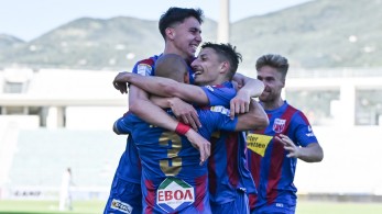 Super League 1, play outs: Γλέντι για Βόλο, «πλερέζες» για Λαμία