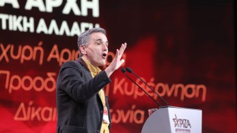 “Σφαγή” στον ΣΥΡΙΖΑ: Οι “τσιπροπολάκηδες” αποδοκίμασαν τον Τσακαλώτο