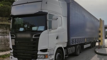 Από τους καρδιακούς παλμούς εντόπισαν κρυμμένους  σε φορτηγό μετανάστες