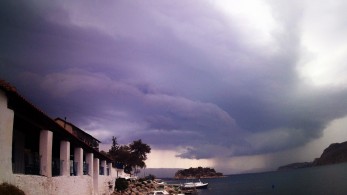 Καιρός: Άστατος με νεφώσεις και τοπικές βροχές