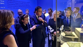 Μενδώνη: Εγκαινίασε έκθεση στο Μουσείο της Μελβούρνης